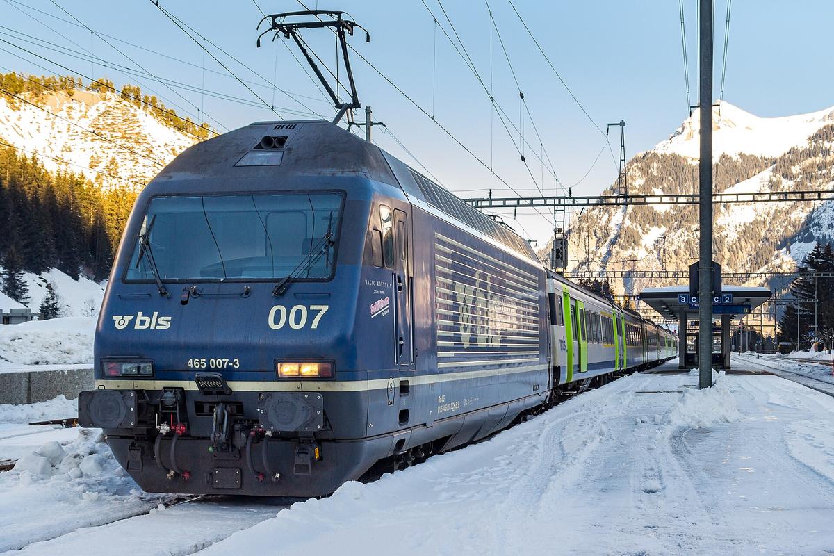 Swiss train Kandersteg station