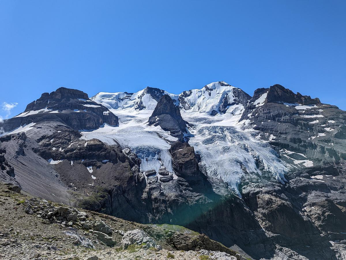 Blüemlisalp hut mountain panorama