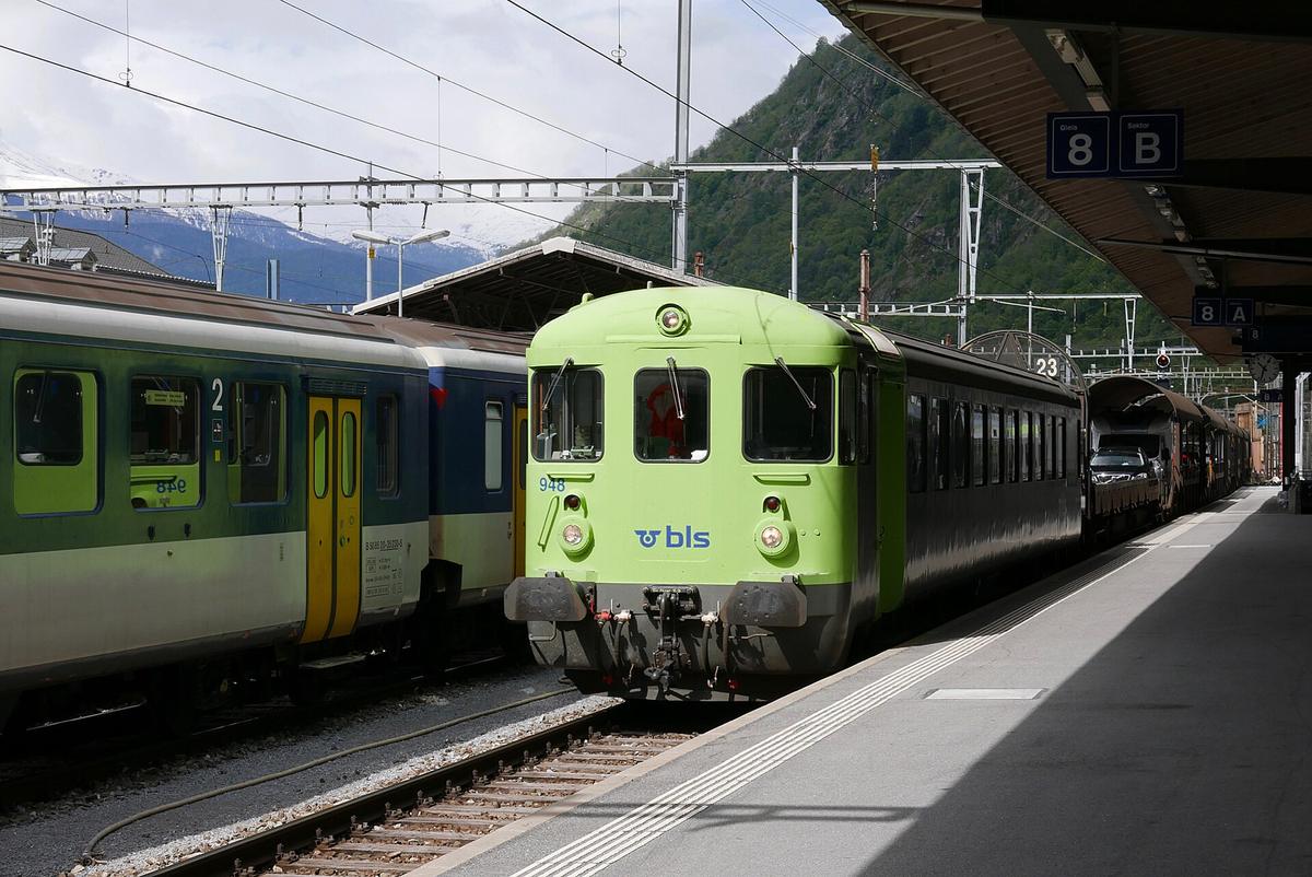 Lötschberg car train loading