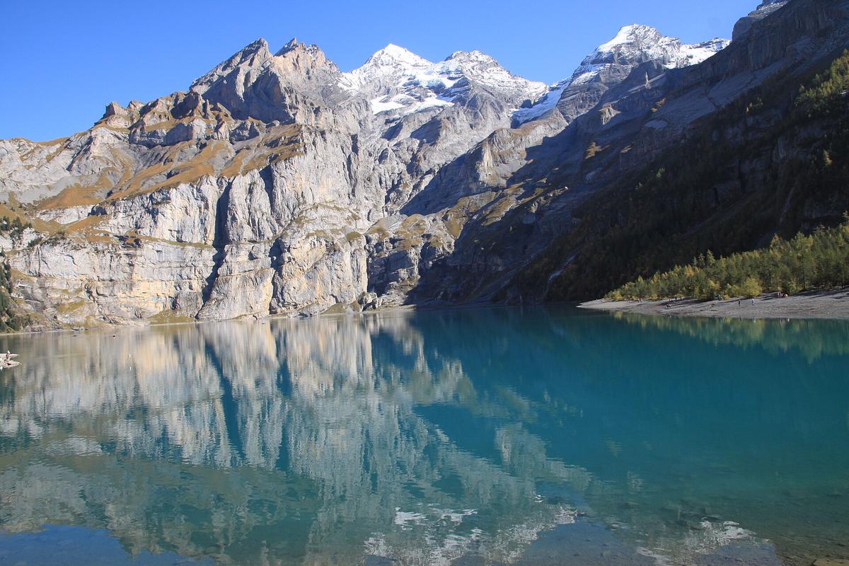 Oeschinensee Blüemlisalp Hütte